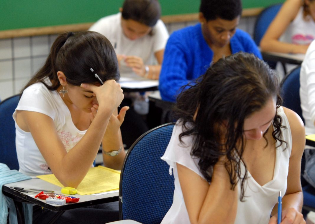 quer se dar bem no enem leia notícias sugere professor notibras