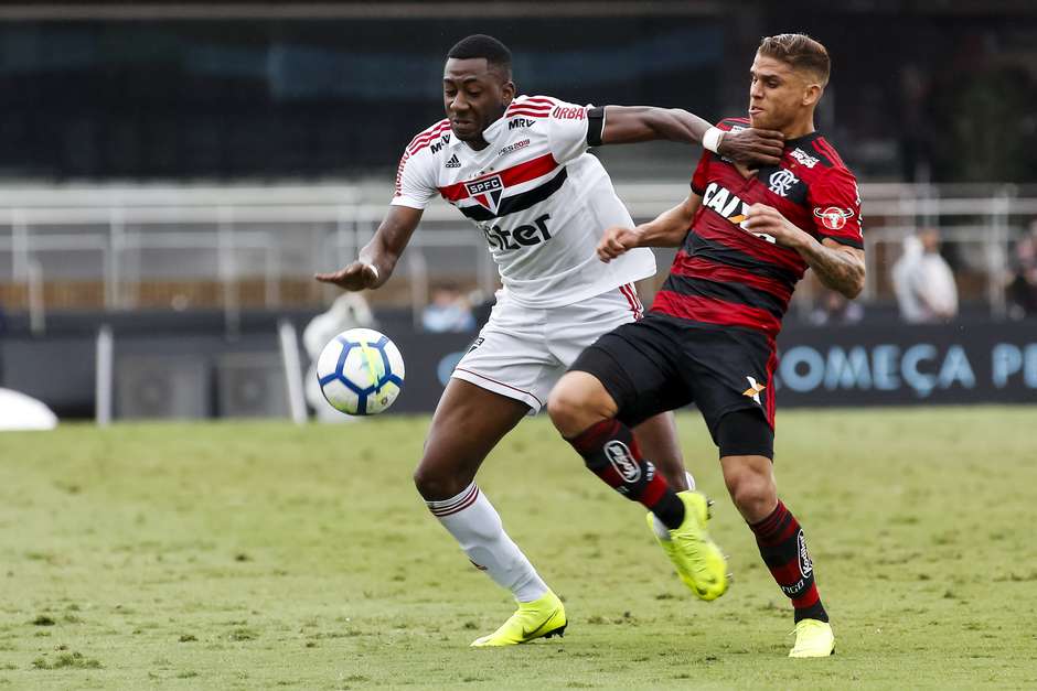 Flamengo arranca empate do São Paulo em jogo eletrizante ...