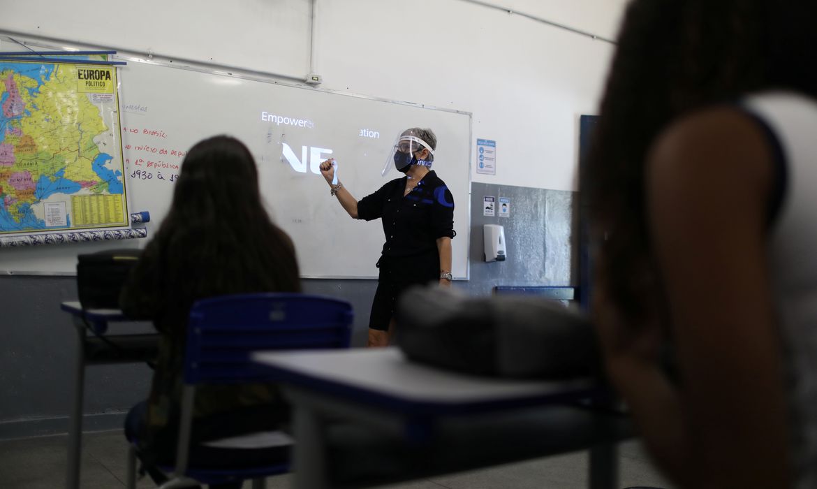 Estudantes do Rio retornam às aulas presenciais Notibras