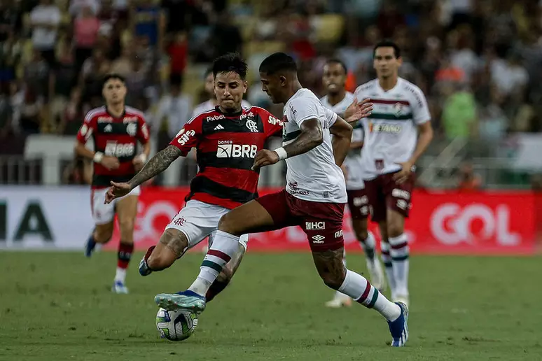 Fluminense busca empate e freia Flamengo na corrida pelo título